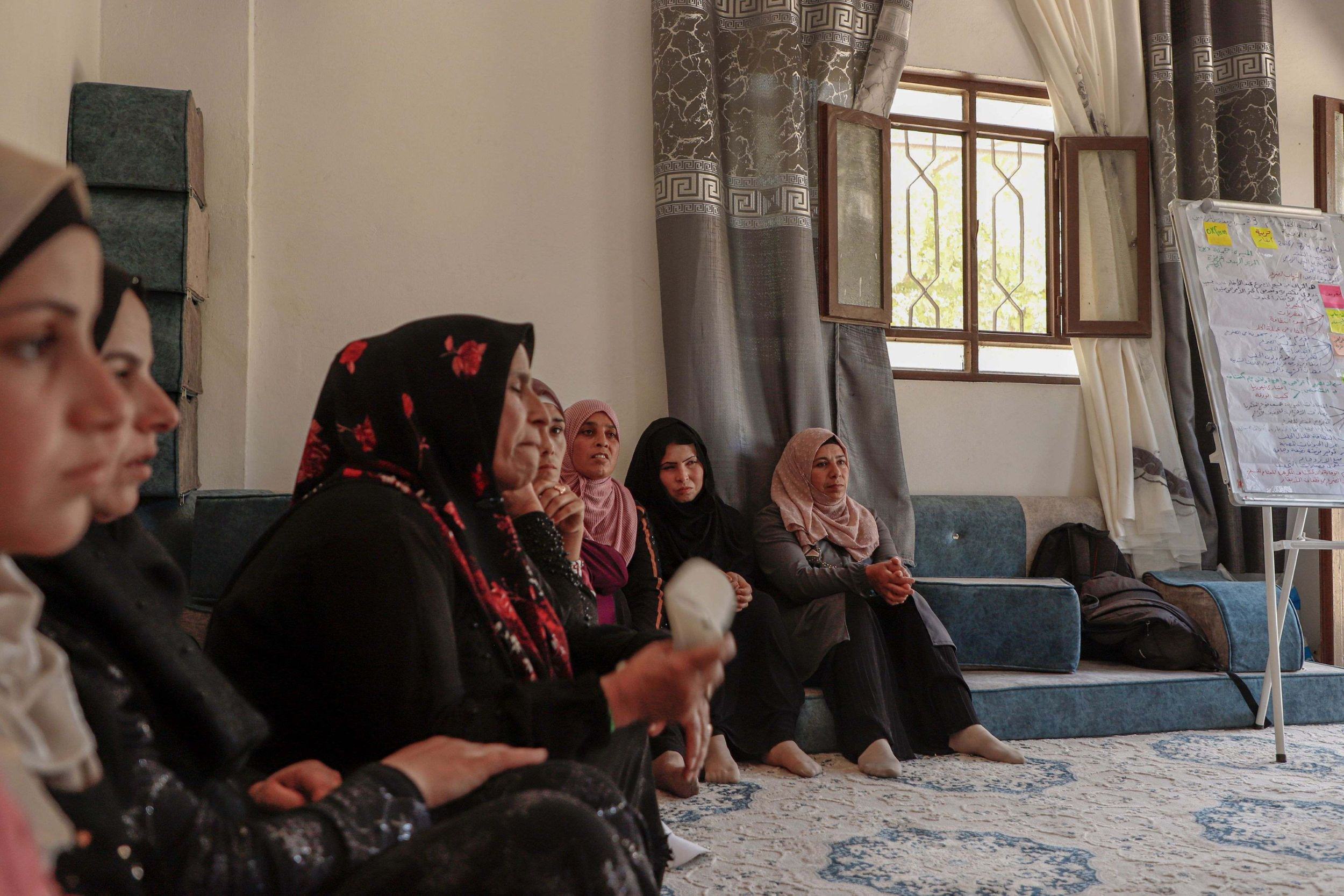  Conversation with program participants in an Oxfam supported farmer’s field school in rural Damascus. The farmer’s field school teaches women best practices in caring for dairy cows so they can sell milk in markets. 