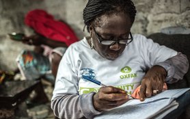 Agnes Nyantie health volunteer 89375lpr.jpg