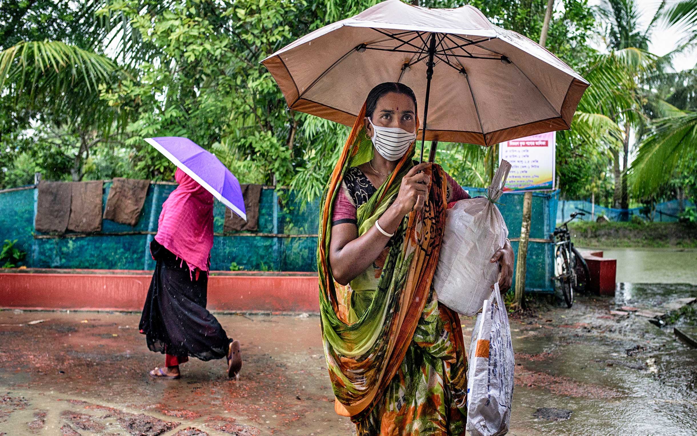  Foreign-aid-helps-Rohingya-refugees-get-food 