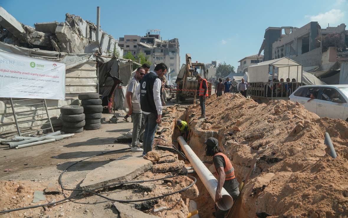  Oxfam staff inspect repairs to municipal water supply pipeline in Gaza. Repairs to this pipeline will improve water access to an area with 40,000 people. 