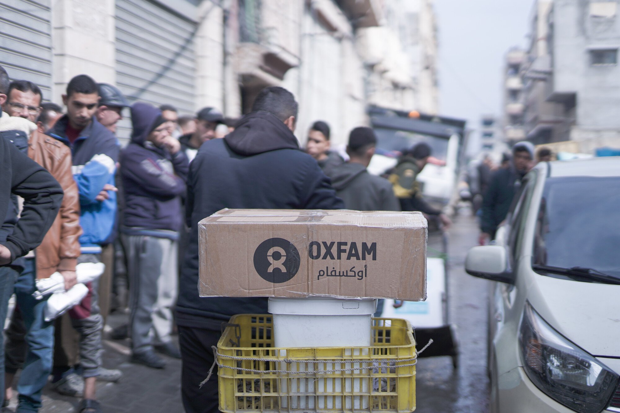Oxfam and the Palestinian Agricultural Development Association and the Economic and Social Development Center of Palestine distributed food parcels to people in Gaza City in February 2025.