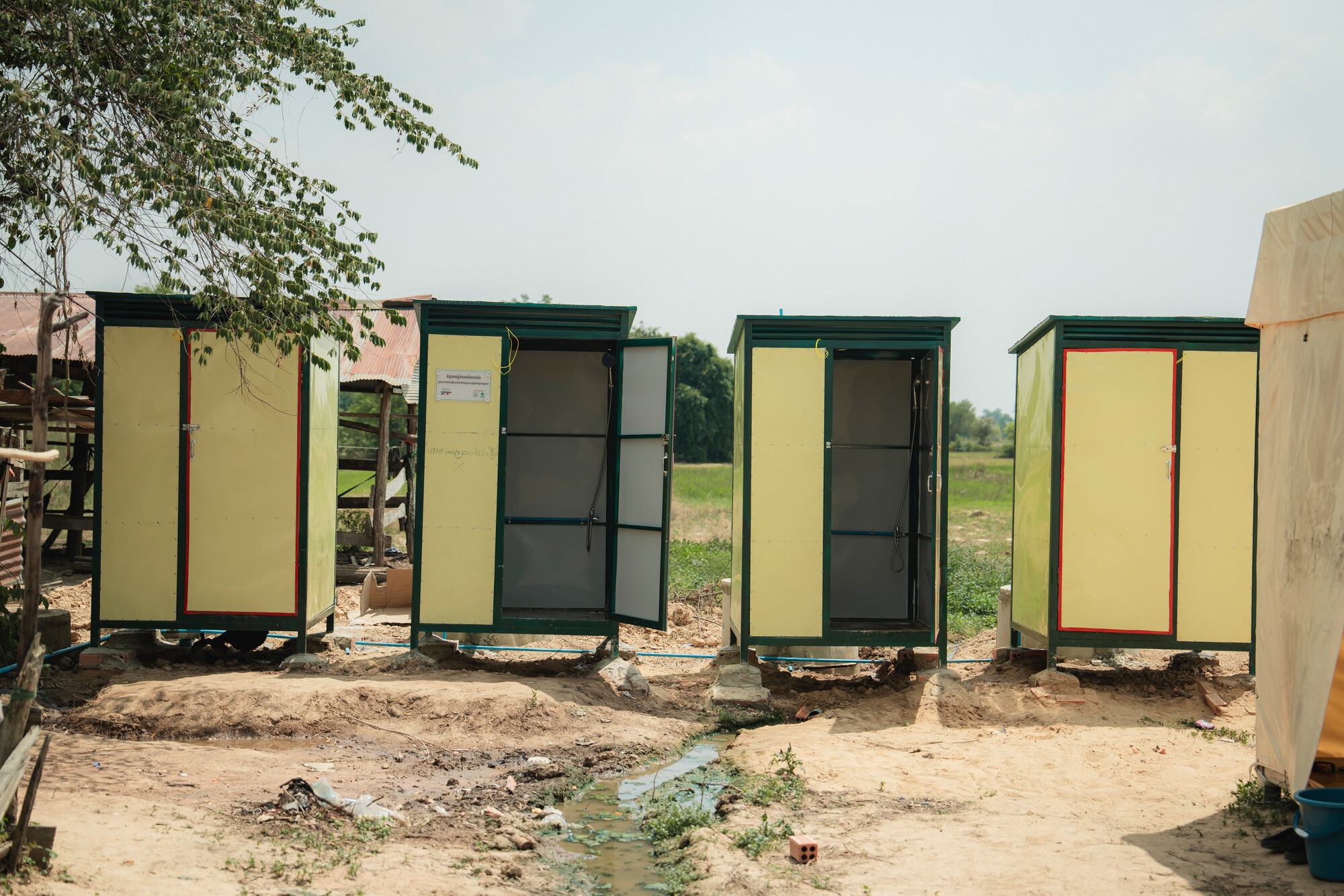  Oxfam and partners brought additional mobile toilets to camps holding hundreds of families who were forced from their homes because of fighting along the Thailand-Cambodia border. 