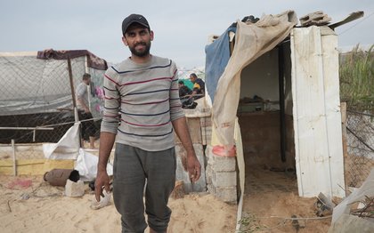 RS366334_Qusai displaced in Almawasi Rafah-lpr