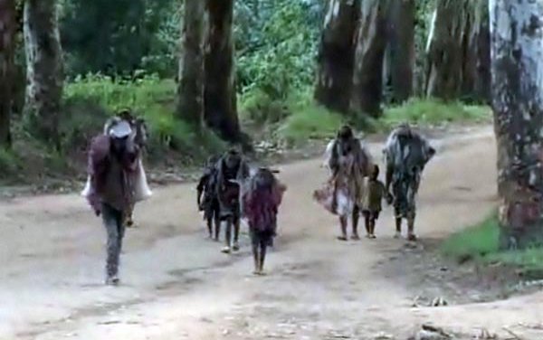 drc-displaced-ppl-on-road