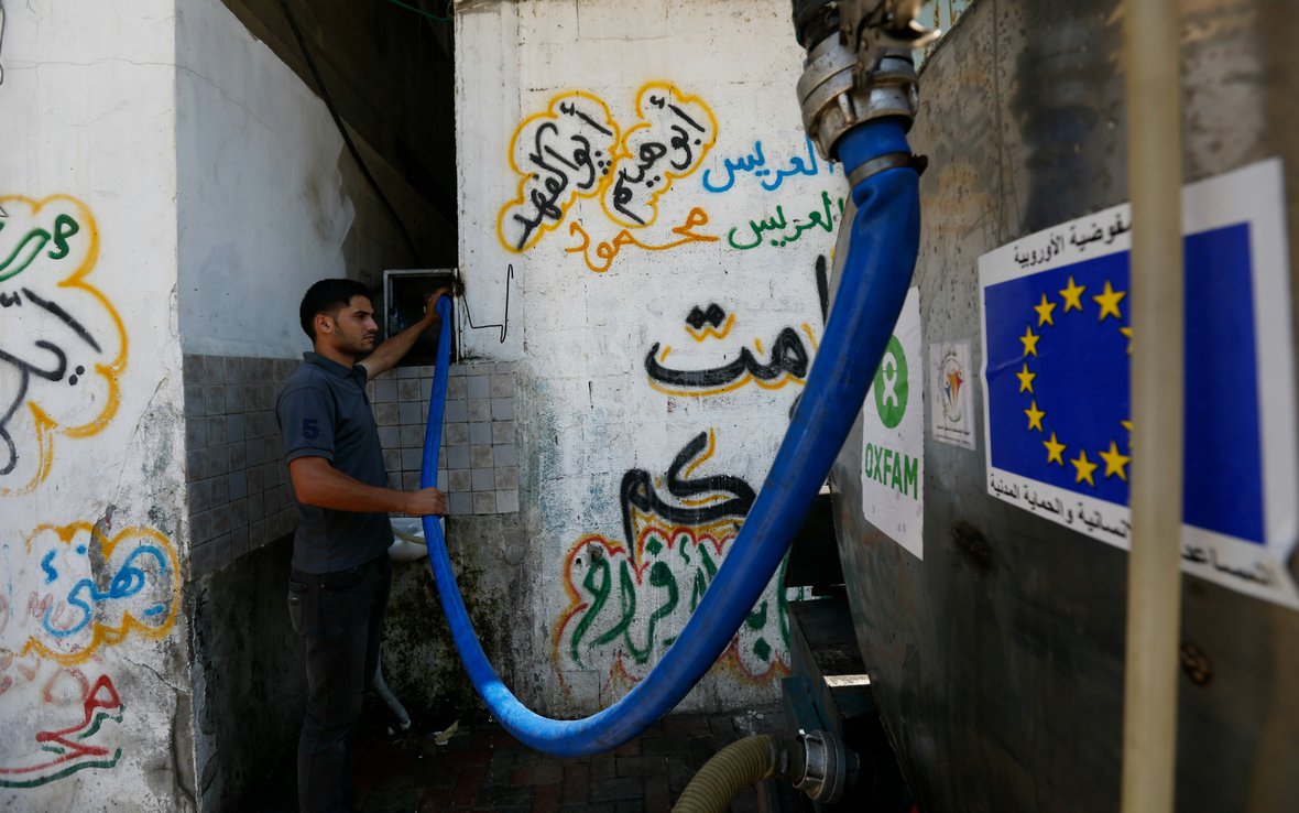 gaza-safe-water-truck-oxfam-america.jpg