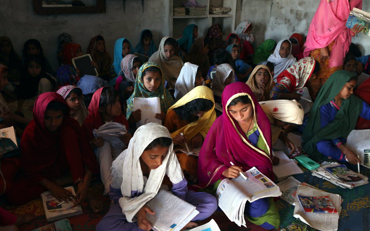 girls-school-pakistan-oxfam.jpg