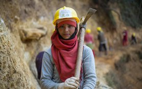 nepal-earthquake-woman-worker-ax-mountain-ogb-97170-h.jpg