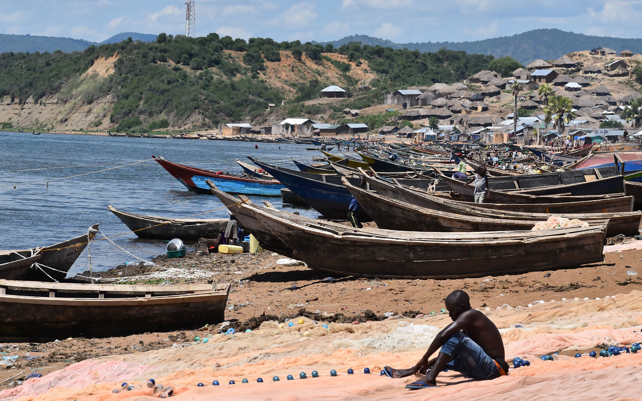  uganda-fishing-boats.jpg 